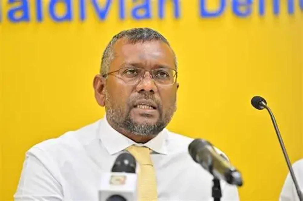 ބުނާ ބަހަކުން ނުވަތަ ފާޅުކުރާ ހިޔާލަކުން ވަޒީފާއަށް ބަދަލު ގެނެވިގެން ނުވާނެ: ފައްޔާޒް